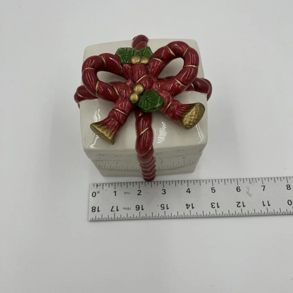 Vintage Fitz and Floyd Christmas bow Ceramic trinket box  